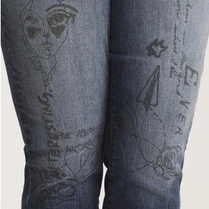 NWT Torrid Girlfriend jeans doodle art size 22R